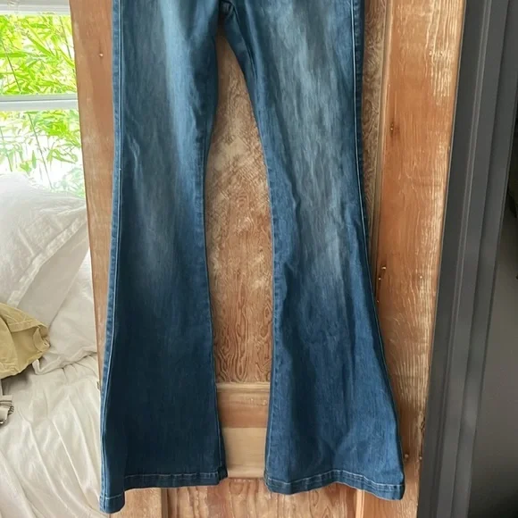 Veronica Beard Sheridan High Rise Bell Bottom Jeans, Lakeshore - 26 - Picture 6 of 10